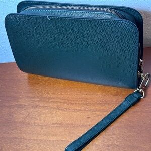 Louis Vuitton Clutch Bag
Orsay Green Taiga